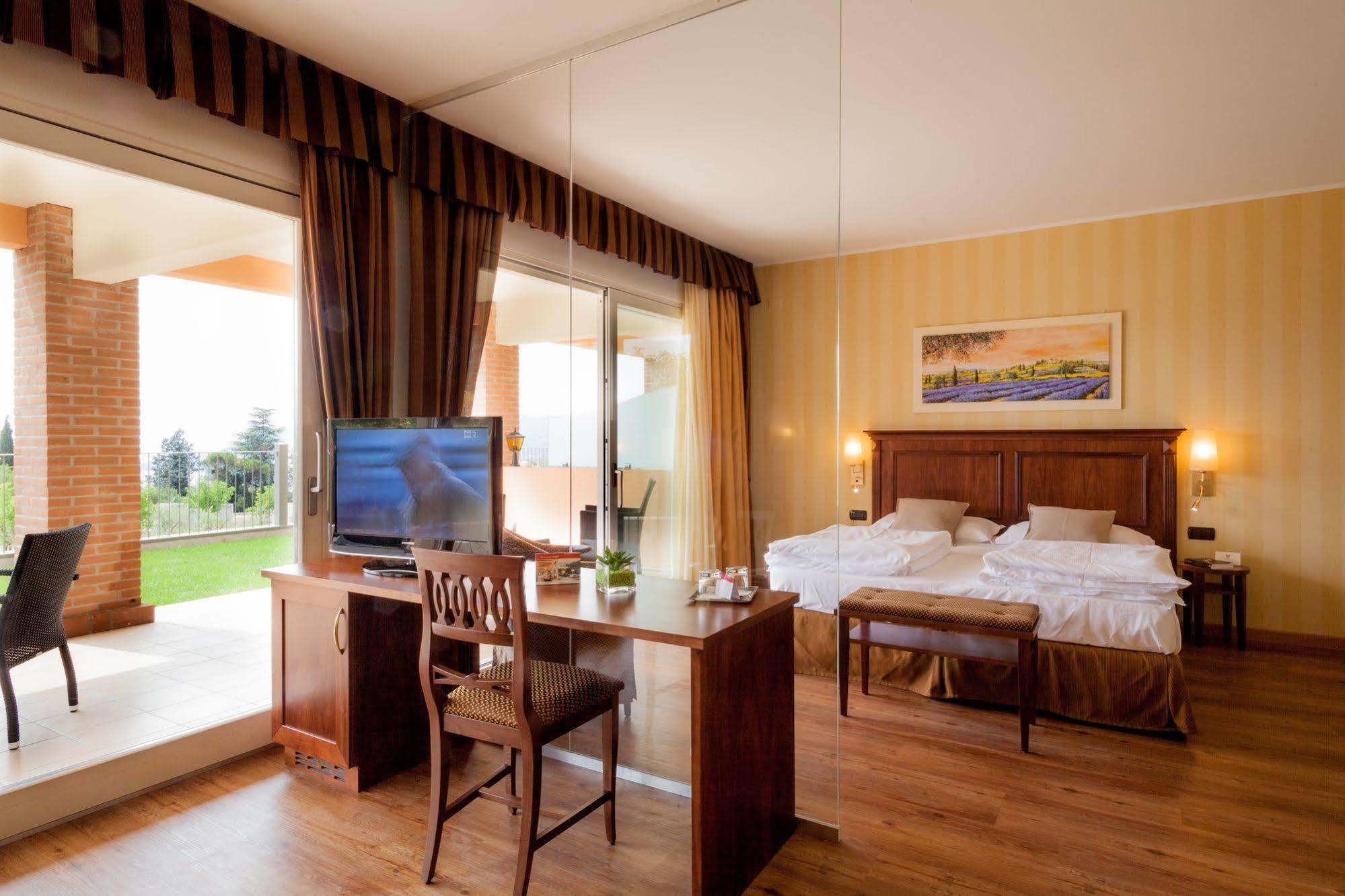 Hotel Boffenigo - The Golden Hour Costermano Bagian luar foto